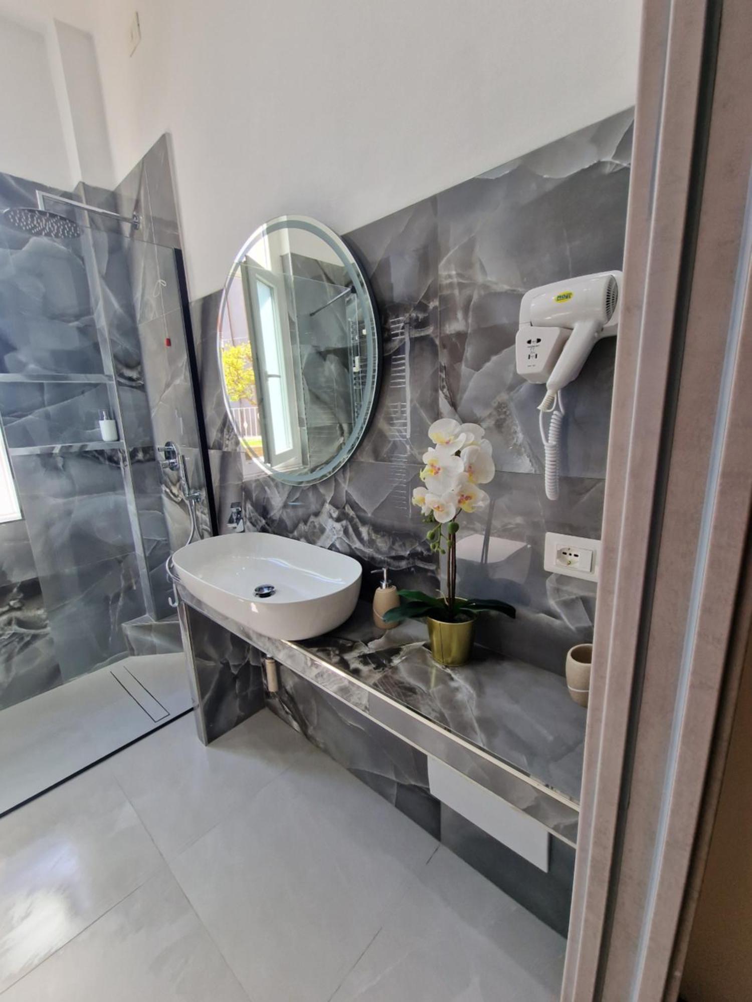 La Casa Della Stazione Lägenhet La Spezia Exteriör bild